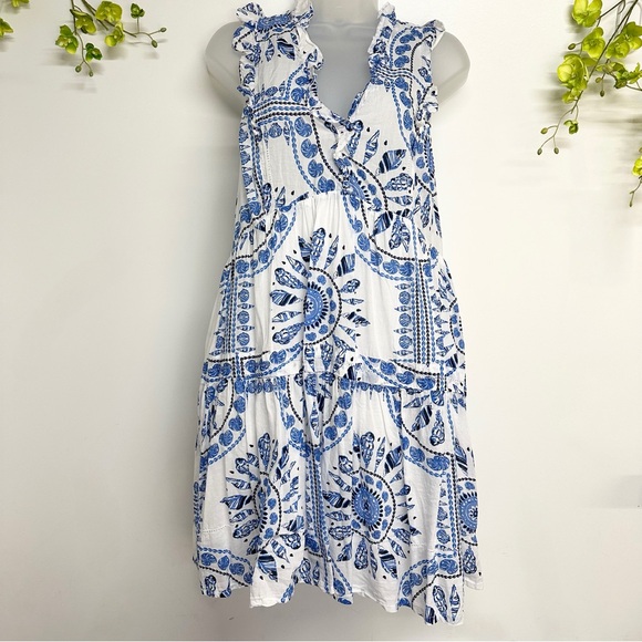 Vineyard Vines Dresses & Skirts - Vineyard Vines size medium blue & white v-neck dress, good worn twice condition